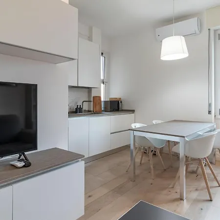 New Apartment Close To Navigli - Iulm - Ponti דירה מילאנו