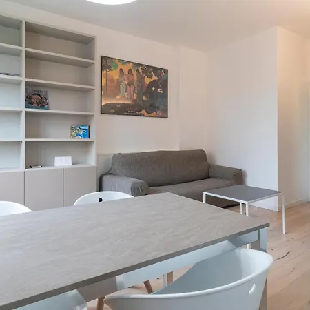 アパート New Apartment Close To Navigli - Iulm - Ponti ミラノ