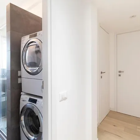 New Apartment Close To Navigli - Iulm - Ponti アパート ミラノ